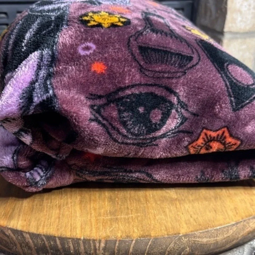 Disney Hocus Pocus Oversized Throw Blanket Spooky Witches Purple  5'x6' GIFT NEW